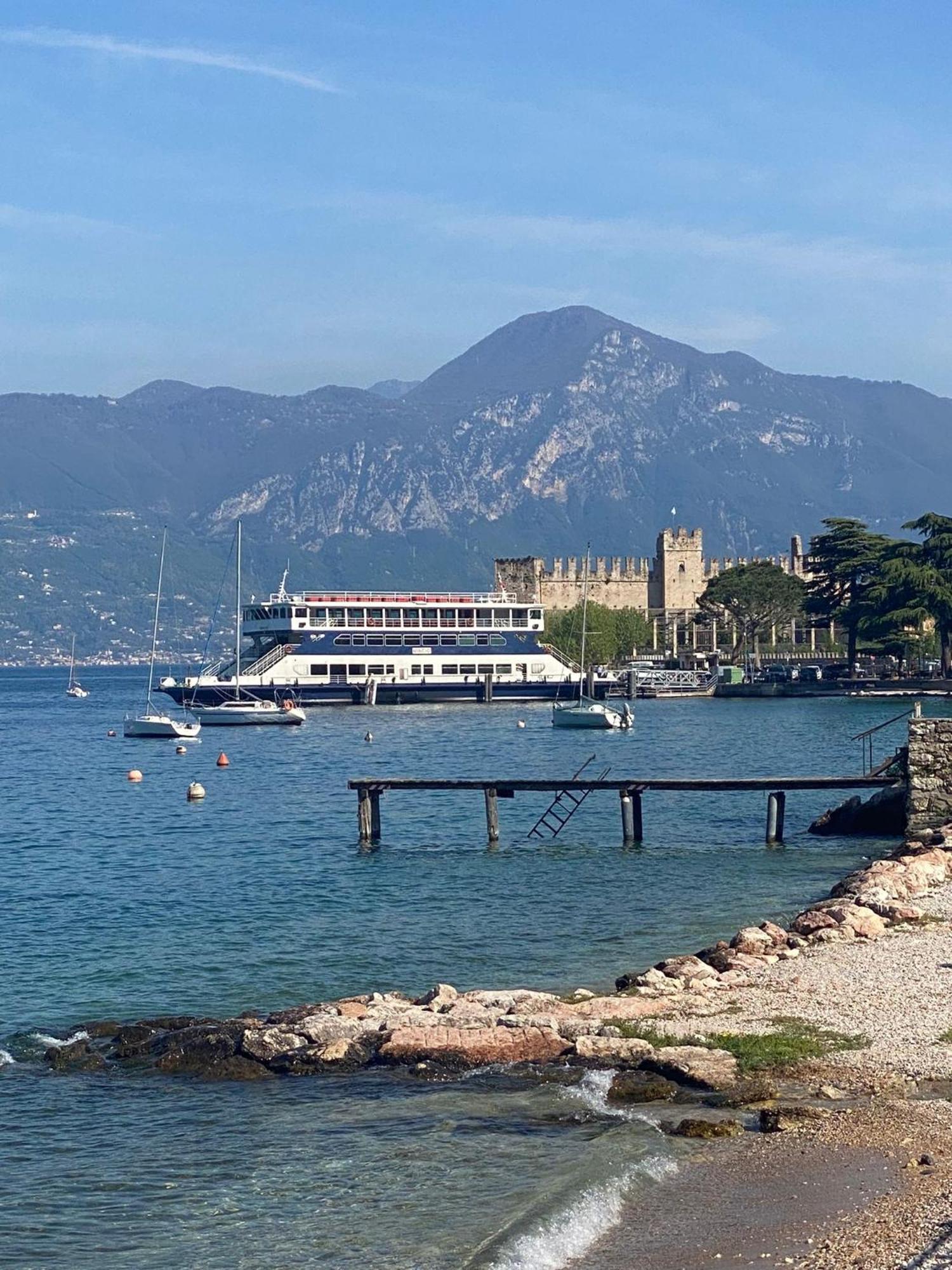 Hotel Garden Torri Del Benaco Bagian luar foto